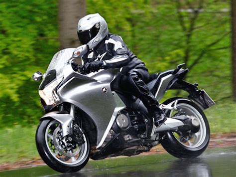 View and download honda vfr1200f owner's manual online. HONDA VFR 1200 F (2012 à 2017) - Votre essai - Maxitest ...