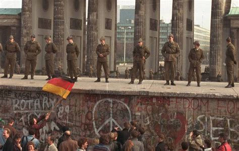 25 Historic Facts And Photo Of Fall Of Berlin Wall Germany Reckon Talk
