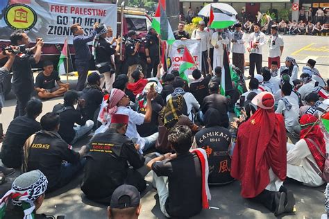 Aksi Bela Palestina Massa Di Ntb Serukan Boikot Produk Israel Insidelombok