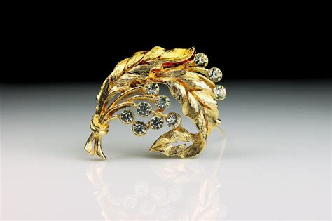 Jj Brooch Jonette Jewelry Clear Rhinestones Gold Tone Locking C