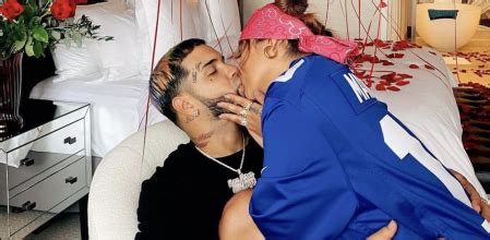 Karol G y Anuel AA la foto íntima que la cantante conserva de su ex sorprendente y reveladora