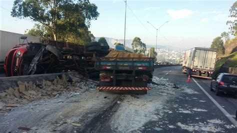 Duas pessoas morrem em acidente grave na Fernão Dias | VEJA SÃO PAULO