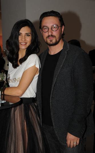 Tuba Büyüküstün: mari, fortune, taille, tatouage, origine 2022 - Taddlr