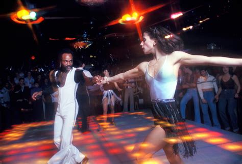 30 Crazy Photographs That Capture The Disco Scene Of The 1970s