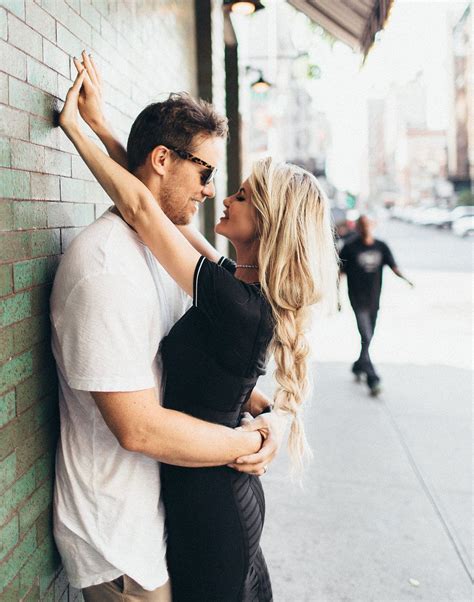 Barefoot Blonde Amber And David Kissy Kissy Against Wall Couples Couples In Love Relationship