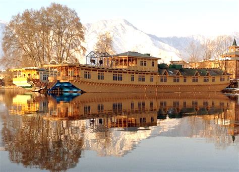 Houseboats In Kashmir A Signature Experience For All
