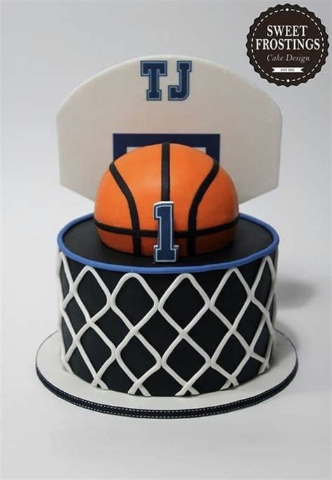 Pin By Maria Hernandez On Reposteria Y Algo Mas Basketball Birthday Cake Basketball Cake