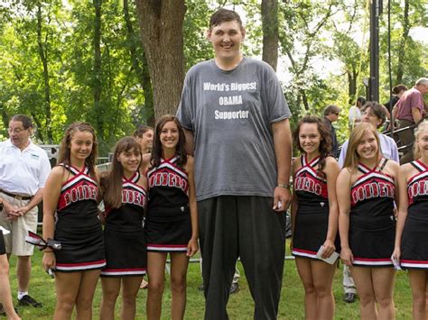 Igor Vovkovinskiy Died Americas Tallest Man Who Stood At 7 Feet 8