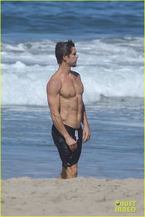 Photo Shirtless Ryan Kwanten Shows Off His Killer Body For Malibu