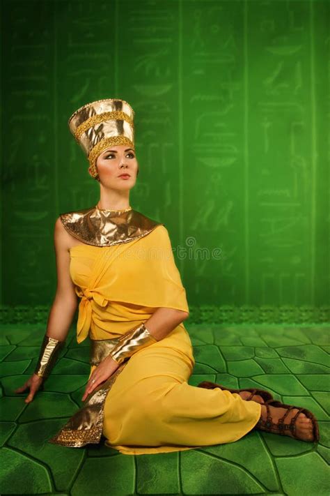Egyptian Woman In Costume Of The Pharaoh Stock Image Image Of Egypt Caucasian 35175653
