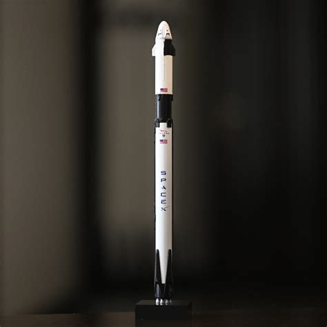 Spacex Model Rocket Falcon 9 Crew Dragon Model Spacecraft Toy Desktop Office Decoration