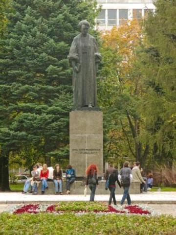 Marie died of aplastic anemia in 1934, the result of continuous radiation exposure for well over 30 years, at a time when radiation danger was not understood, and radium was actually thought to have beneficial therapeutic value. Marie Curie's Life timeline | Timetoast timelines