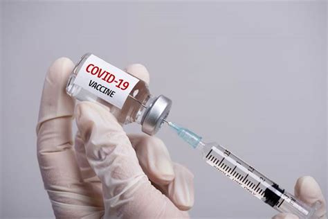 麻腮风三联疫苗（英語：measles mumps and rubella vaccine, mmr），港澳台译为麻疹腮腺炎德國麻疹混合疫苗，，大陆简稱麻腮风疫苗，是预防麻疹、腮腺炎、风疹（德國麻疹）的疫苗，由三種疾病病毒的活性減毒性病毒混合而成，是以注射的方式施打疫苗。 預約不到疫苗 阿公曝「有門路1支3000元」孫子一聽臉垮 - 生活 - 中時新聞網