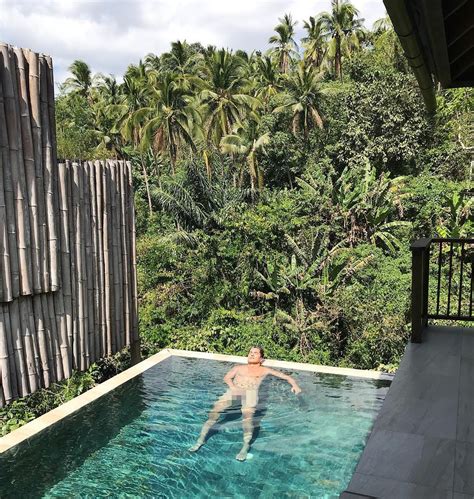 Look Aubrey Miles Unwinds In The Nude During Birthday Vacation Trip Inquirer Entertainment