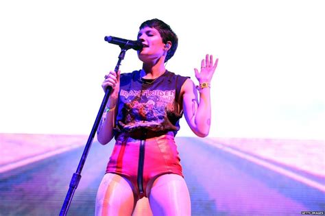 us singer halsey says she had a miscarriage before a concert for vevo bbc news