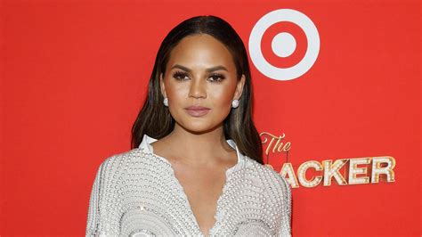 chrissy teigen apologizes for past bullying tweets calling herself a ‘a hole and ‘troll