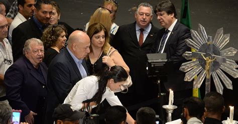 Na dl acreditamos que uma mulher com os sapatos certos pode conquistar o mundo. Cantor Roberto Leal foi velado pela apresentadora Daniela ...