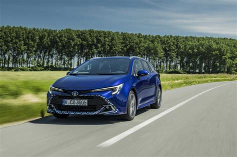 Premiär för Toyota Corolla med femte generationens hybridteknik — Toyota