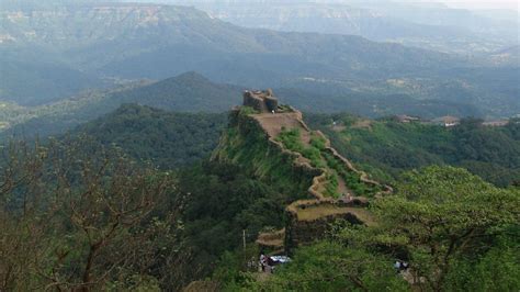 8 Best Tourist Places To Visit In Maharashtra Full Details