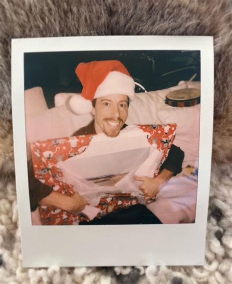 Nina Dobrev And Boyfriend Shaun White Twin In Santa Hats On Christmas