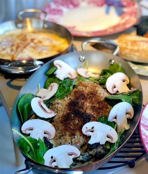 For example, boiled chicken, stuffed tomatoes or even the recipe for crêpes suzette that the duo reveals to us here as an exclusive. Les bistrots où manger des plats mijotés de mémé - Paris ...