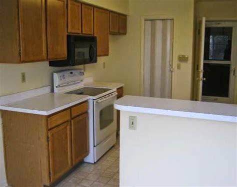 Does rustoleum cabinet transformations work on laminate. Repainting the Cabinets with Rustoleum Cabinet ...