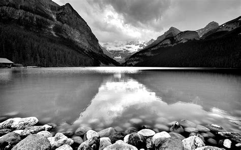 Black And White Mountain Wallpaper