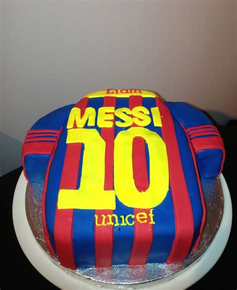 Ese mismo miércoles falleció pascual roccuzzo, abuelo paterno de la rosarina, que era uno de los dueños de la cadena de. Lionel messi cake | Cumpleaños para mi novio, Regalos para ...