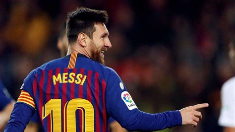 Magical Messi Scores 400th La Liga Goal As Barcelona Ease To 3 0 Win Against Eibar