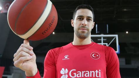 After two years in the turkish basketball league, he moved to brewster academy, wolfeboro, new hampshire, u.s. Anadolu Efes'in kaptanı Doğuş Balbay, dijital ortamda ...