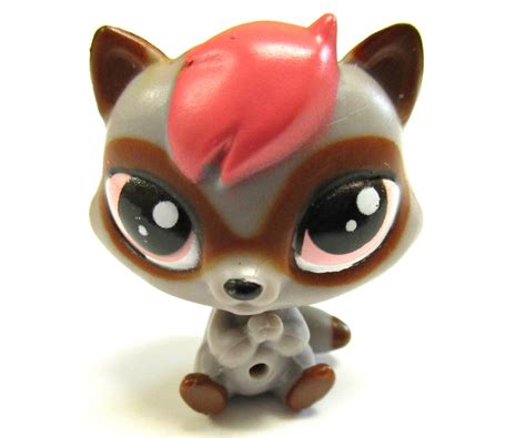Littlest Pet Shop Raccoon Mini Lps Toy Collectible Figure And Hideaway Shoe