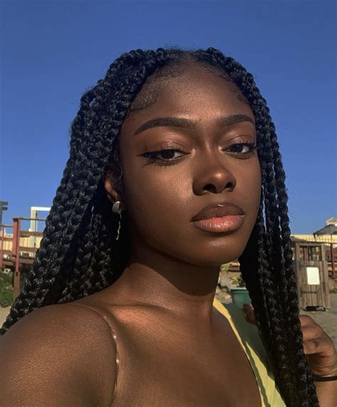 Pinterest ‧₊˚ ღ Silkmochas Dark Skin Beauty Dark Skin Women Black Girl Natural Hair
