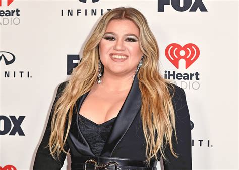 The Kelly Clarkson Show Staff Call Production Toxic Details Newsfinale
