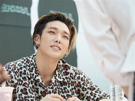 Ikon Bobby Photo Cards Put On Sale By Fans After The Idol S Announcement Of His Marriage And