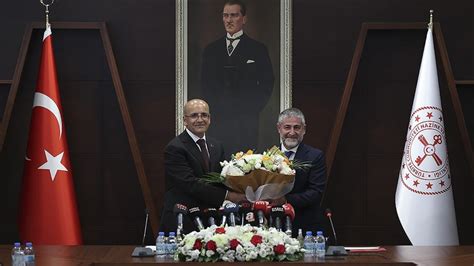 Hazine ve Maliye Bakanı Mehmet Şimşek görevi Nureddin Nebati den devraldı