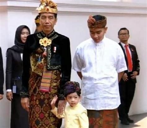 Upacara HUT Ke 74 RI Gaya Keluarga Jokowi Pakai Busana Adat Bali Jan
