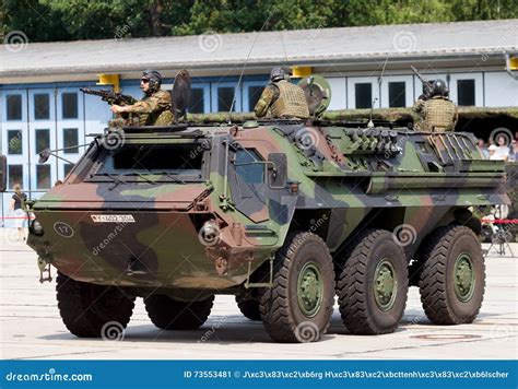 véhicule blindé de transport de troupes militaire allemand fuchs photo éditorial image du