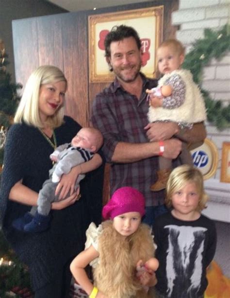 In bh90210, tori spelling gamely turns in a performance as a warped sort of fame monster for nearly two decades' worth of the life of our culture, tori spelling has been apologizing for herself. Tori Spelling + Dean McDermott: Kein Geld für Vasektomie ...
