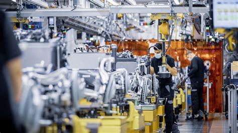 Mercedes Benz Werk in Bremen Tausende Mitarbeiter müssen in Kurzarbeit