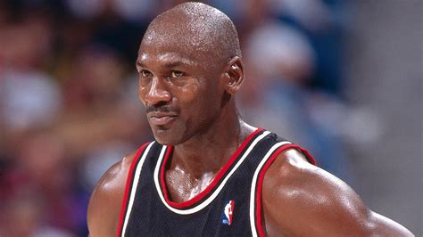 Nine years later, michael jordan still can't sell his $14.8 million illinois mansion that he purchased in 1991 for $2 million, the same year he won his first nba championship with the chicago bulls. Michael Jordan fait un don de 100 millions de dollars ...
