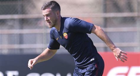 Born 1 march 1993) is a french professional footballer who plays as a midfielder for serie a club roma. Roma, retroscena Veretout: "In giallorosso grazie a Fonseca" - Footballnews24.it