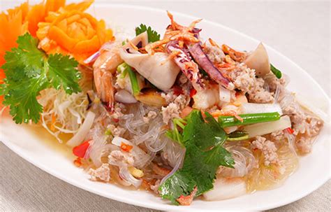 Thai holy basil stir fry recipe pad gaprao ผ ดกะเพรา hot thai kitchen. เมนูอาหาร | อาหารไทยเรือนไม้