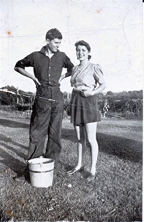 Couple 1940 Vintage Romance Vintage Photos Vintage Photography
