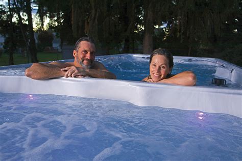 Chlorine Vs Bromine Choosing The Ideal Sanitizer For Your Hot Tub Or