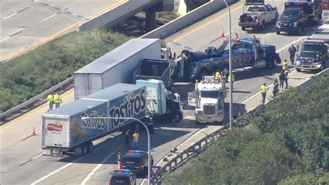 Tractor Trailer Crash Fuel Spill Closes Part Of I 495 In Delaware