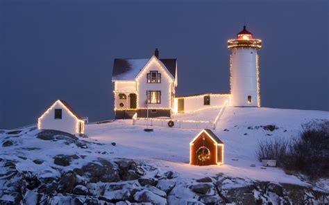 Online Crop White Painted Lighthouse House Lighthouse Lights