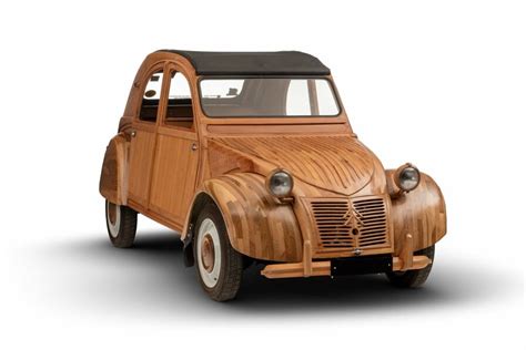 Cv En Bois Tricycle Futuriste La Tour Bugatti Duba Accueille