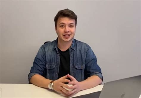Государственные сми беларуси показали видео, на котором основатель nexta и белорусский оппозиционер роман протасевич рассказывает о своем состоянии здоровья и ситуации вокруг его задержания на данный момент. Роман Протасевич задержан в минском аэропорту: новости ...