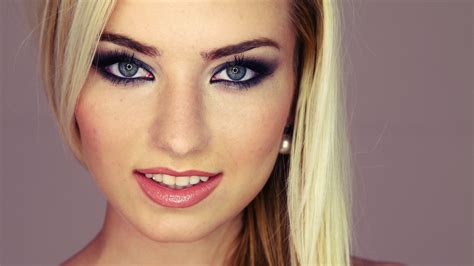 Smokey Eye Makeup For Green Eyes And Blonde Hair