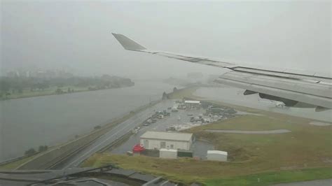 Breathtaking Hq Qantas Pilot Lands 747 400 In 40kts Gusting Wind